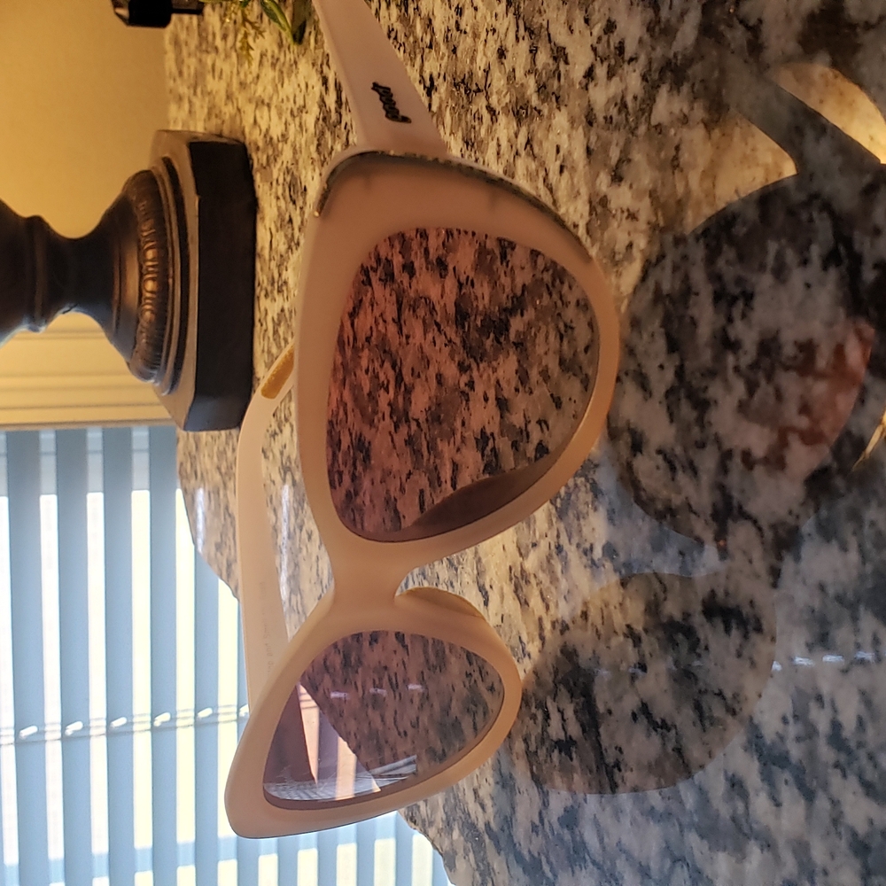 Stylish Cream Sunglasses
